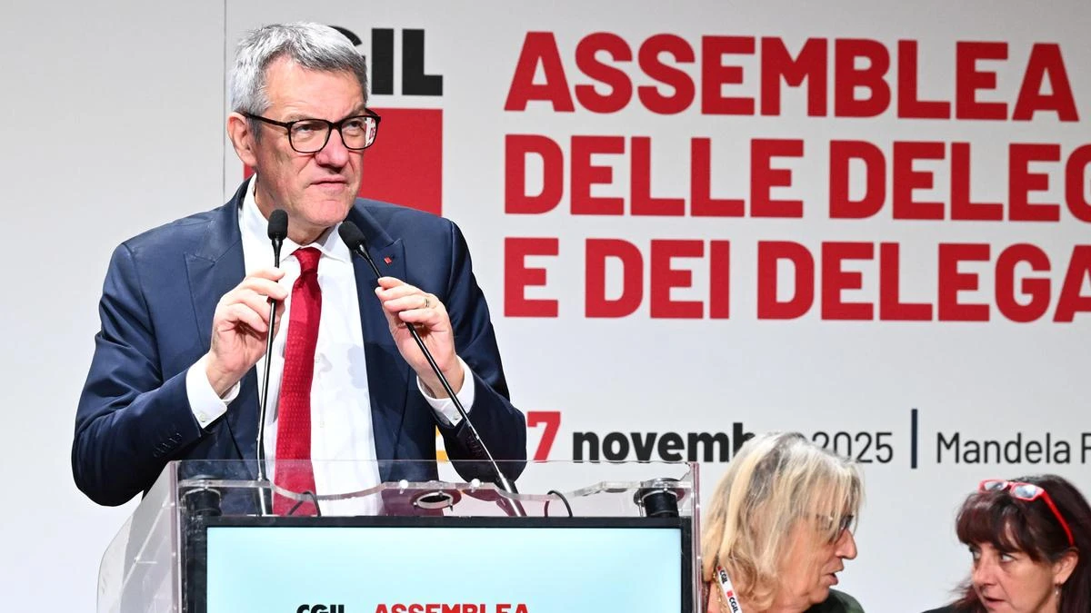 Manovra, la Cgil non ci sta. Landini: sciopero il 12 dicembre. Ironia di Meloni e Salvini: di venerdì