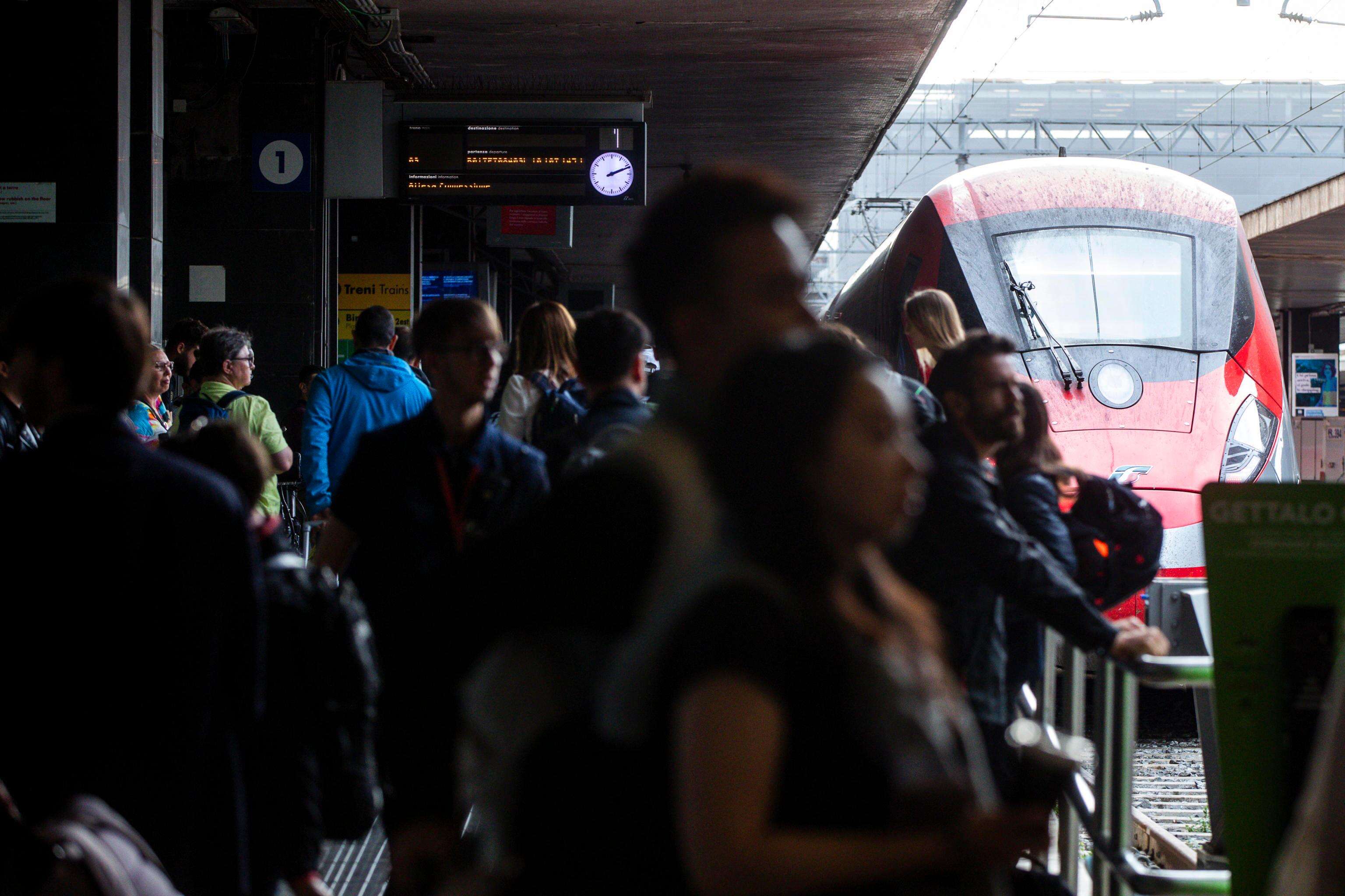 Treni: rallentamenti sull'Alta Velocità Roma-Firenze, ritardi fino a 60 minuti: tempo reale