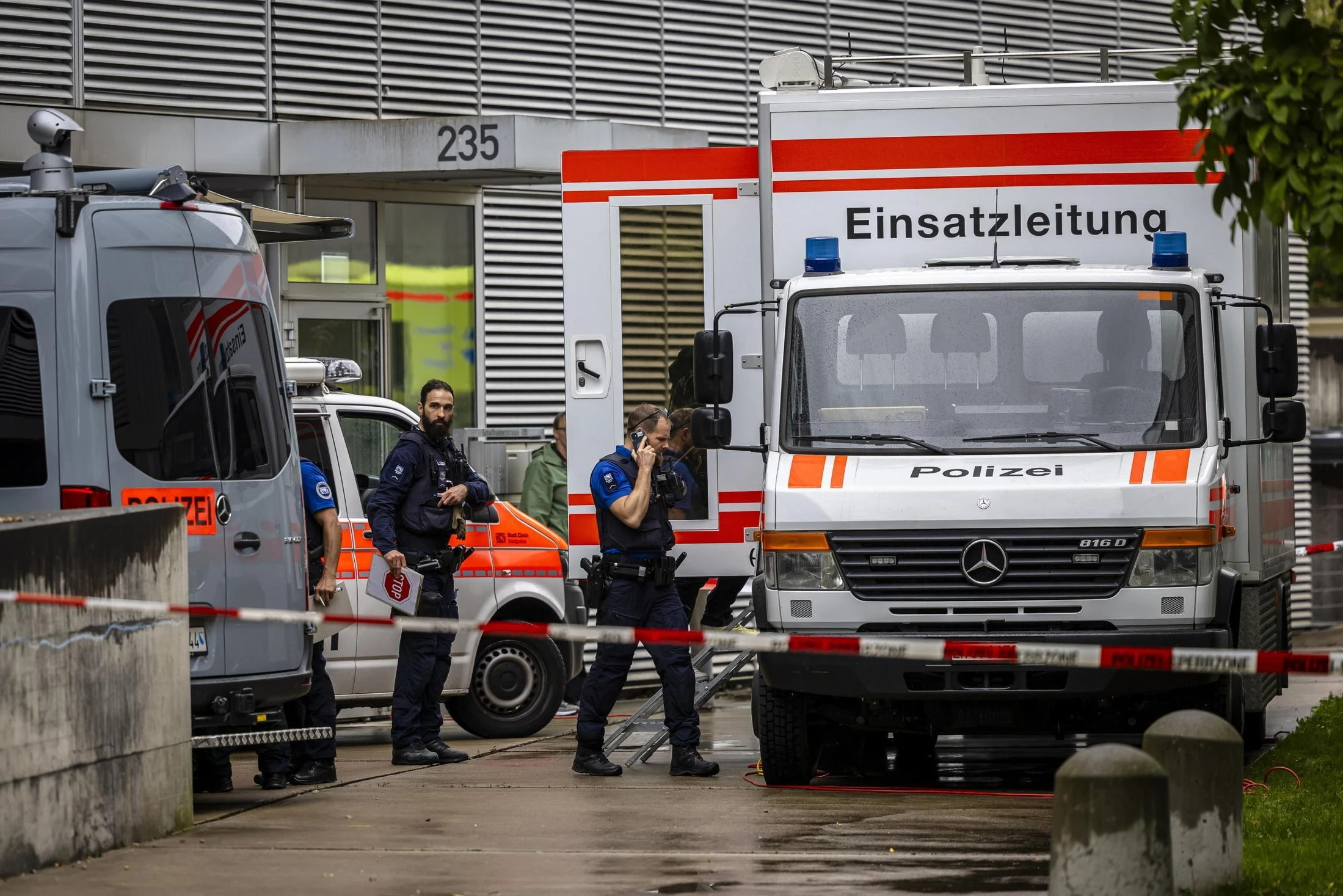 Svizzera, accoltella tre persone urlando “Allah Akbar”. Paura alla stazione di Winterthur