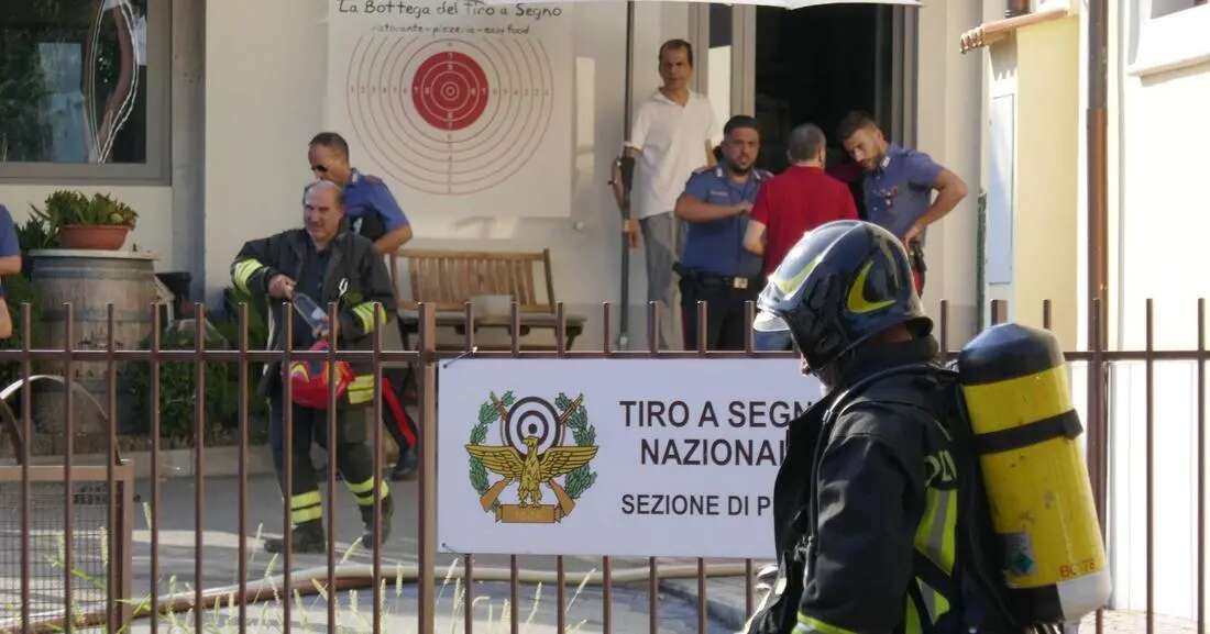 Incendio al poligono di tiro. Provano a spegnere le fiamme. Restano in trappola e muoiono