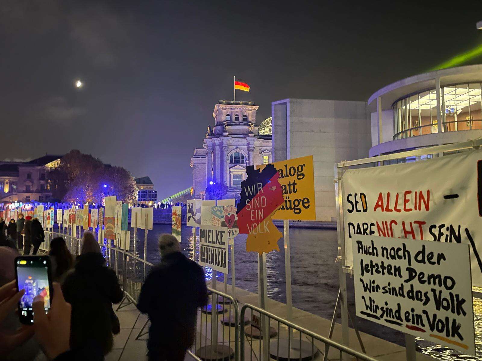 Senza il Muro di Berlino da 35 anni. L’attivista: ci siamo illusi. “La democrazia può finire”