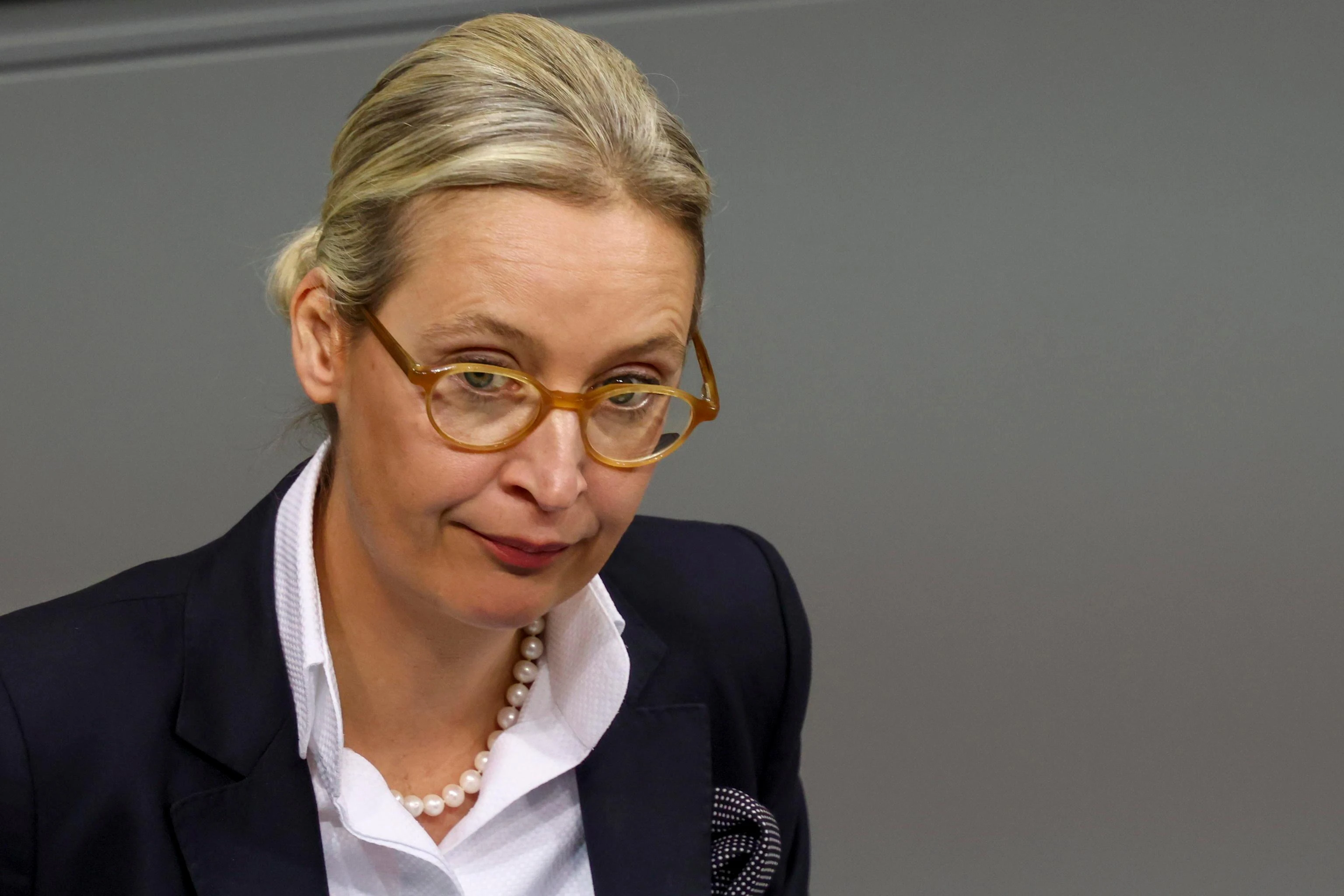 Germania, lo strano caso delle morti improvvise nell’AfD: sei candidati deceduti alla vigilia del voto. Il partito: “Indagare”