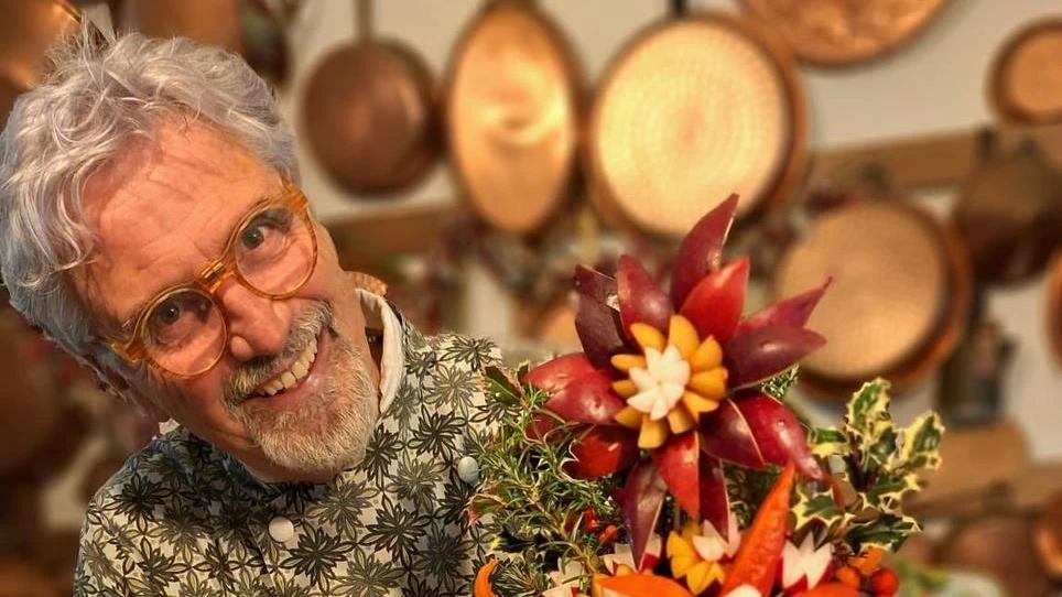 Il centrotavola tutto vegetale dello chef intagliatore
