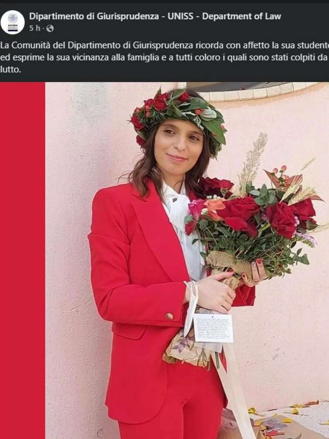 Il ricordo dell’ateneo per Martina: la foto con le rose rosse il giorno della laurea