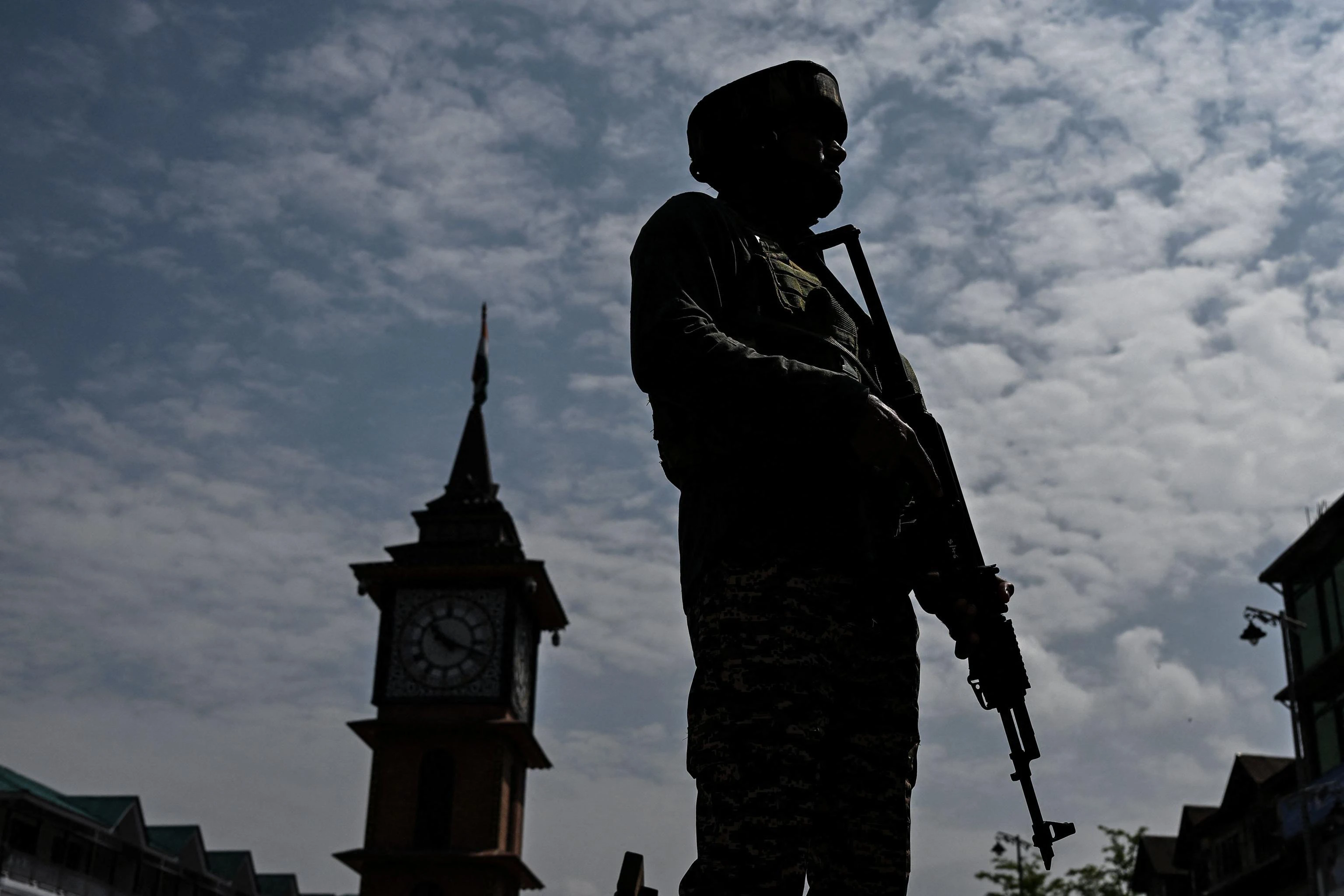 L’India ha lanciato diversi missili contro siti del Kashmir controllato dal Pakistan. Islamabad promette di rispondere
