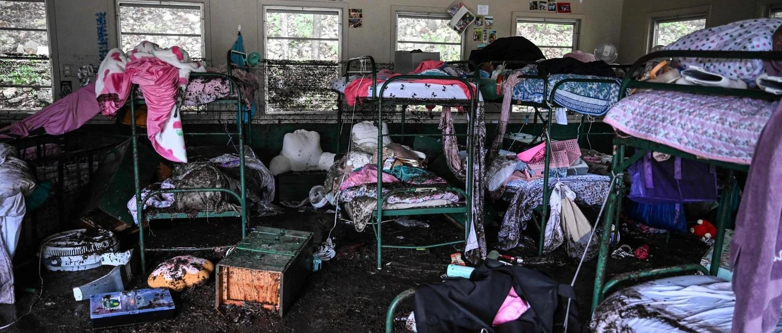 Alluvione nei campi scout. Strage senza fine: 80 morti. Si cercano ancora i dispersi