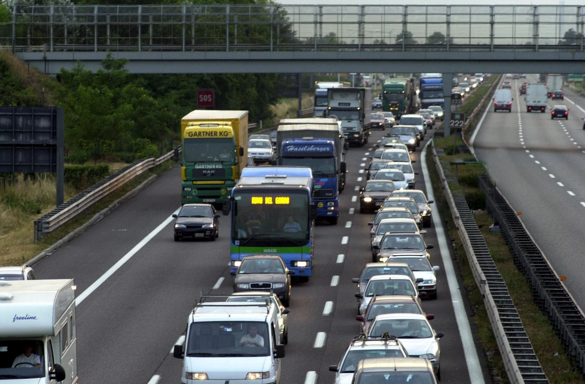 Incidente in A1, si scontrano 4 auto della polizia: scortavano i tifosi del Milan di ritorno da Roma