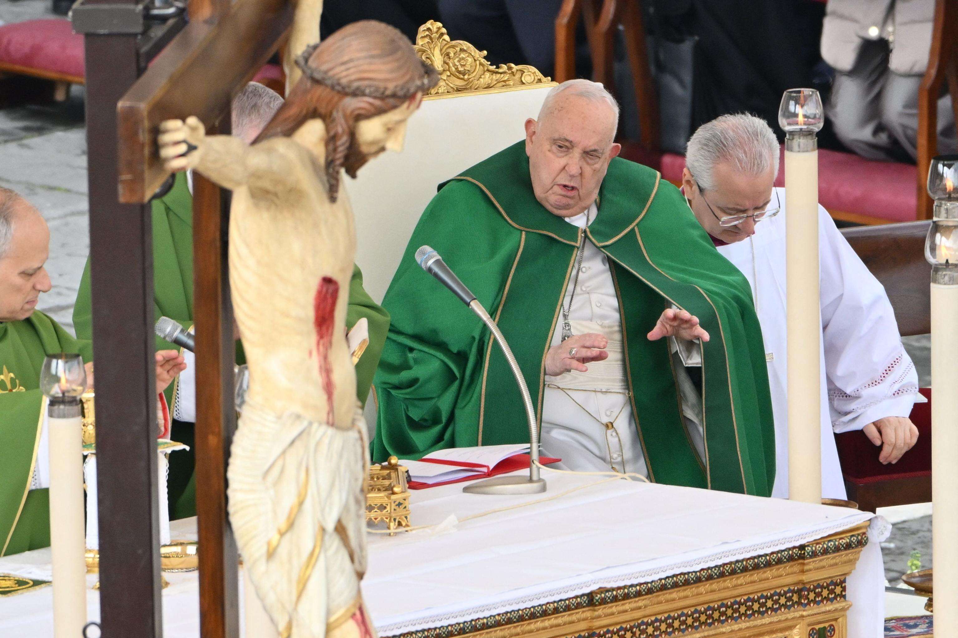 Papa Francesco: “Ho difficoltà di respiro”. E fa leggere il resto dell’omelia a un collaboratore