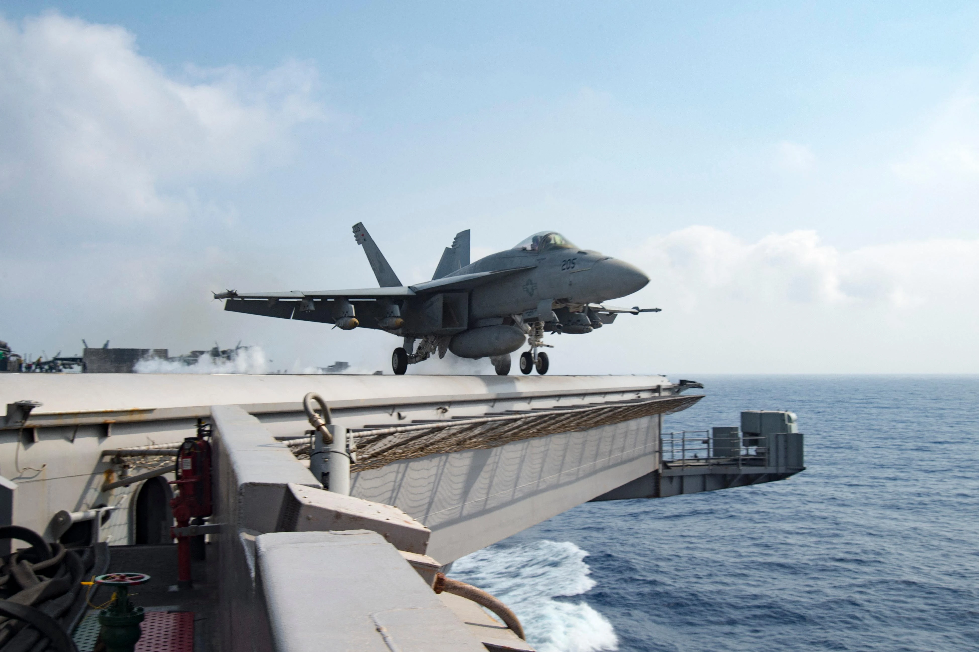 Tre F/A-18 Super Hornet ko in pochi giorni. Due Usa caduti dalla Truman, uno finlandese schiantato in atterraggio. Colpi da 60 milioni l’uno, e c’è chi non crede alle coincidenze
