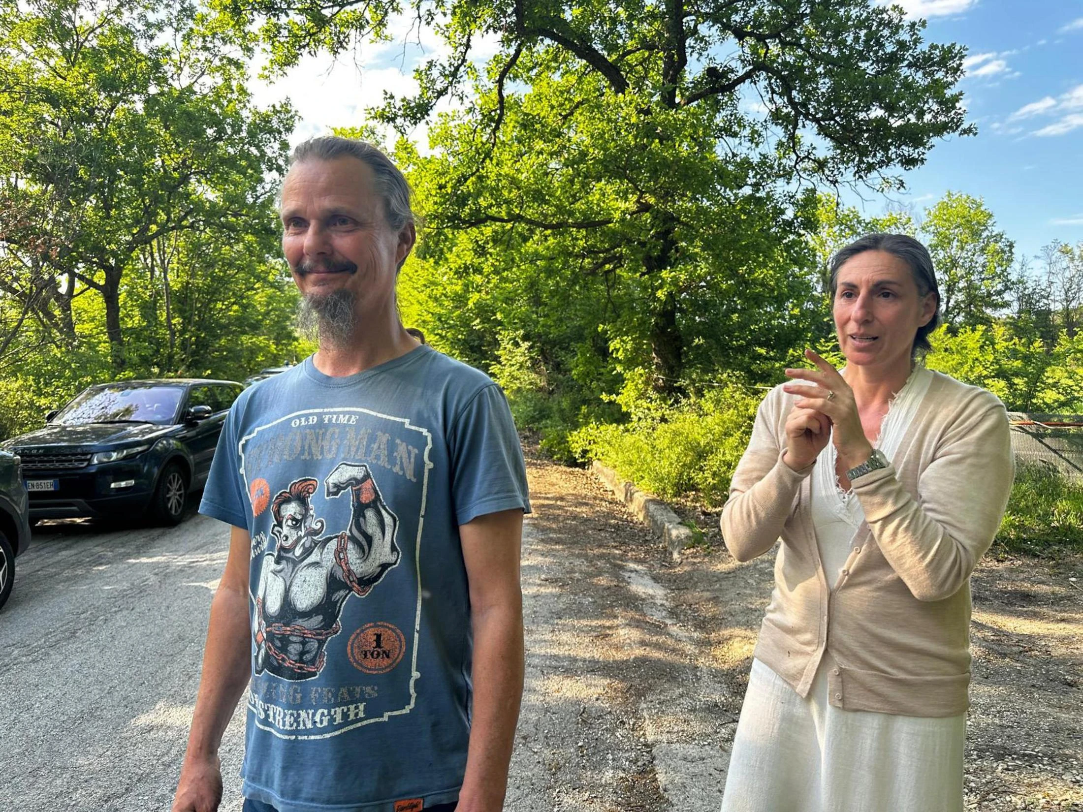 Famiglia nel bosco, Nathan: “Fatto molti passi, ora tocca alle istituzioni”. Mamma Catherine: “Noi, giudicati senza essere compresi”