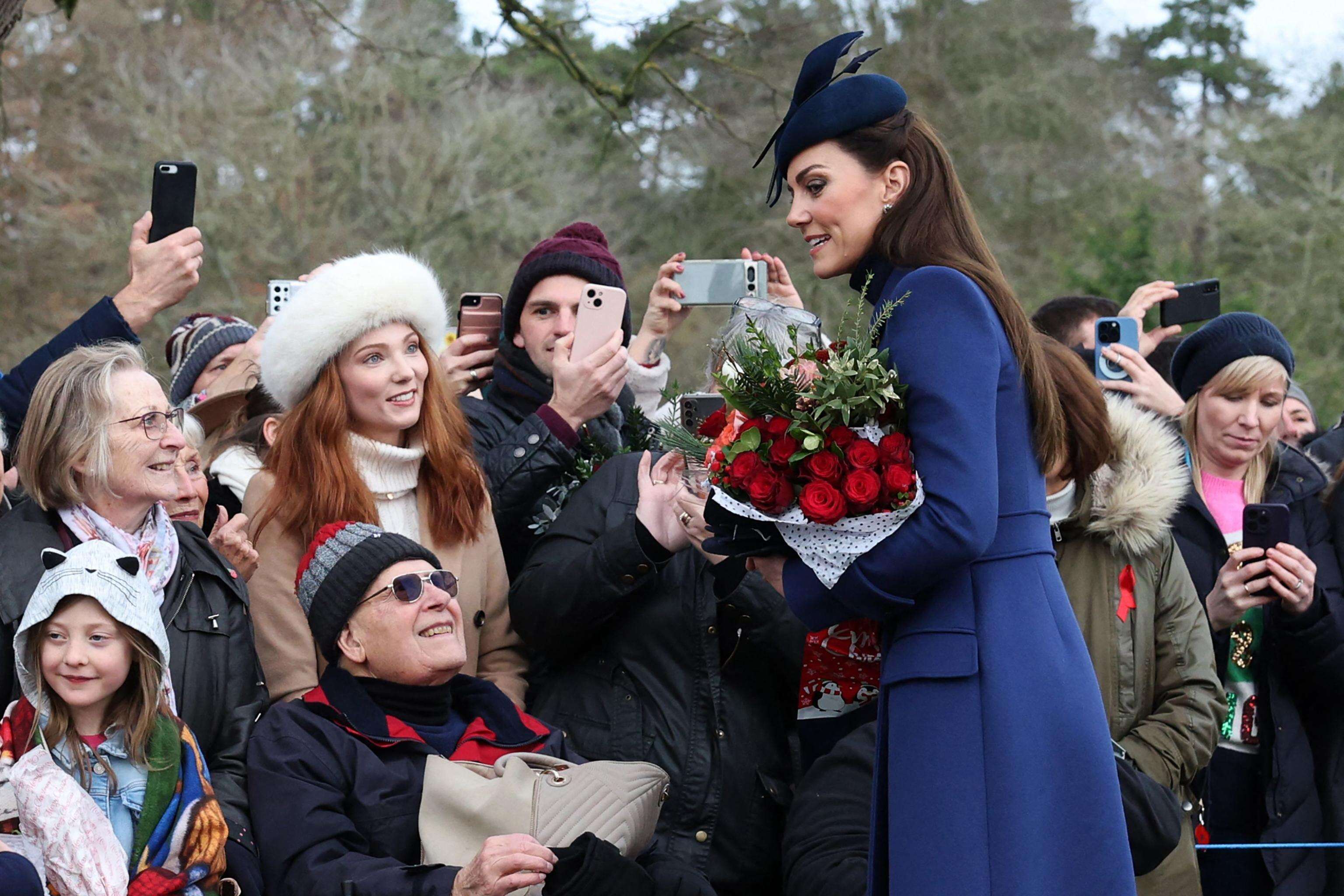 La principessa Kate commuove i suoi sudditi con una lettera: amore, gentilezza, perdono ed empatia. “Toccherà il cuore di Harry?”