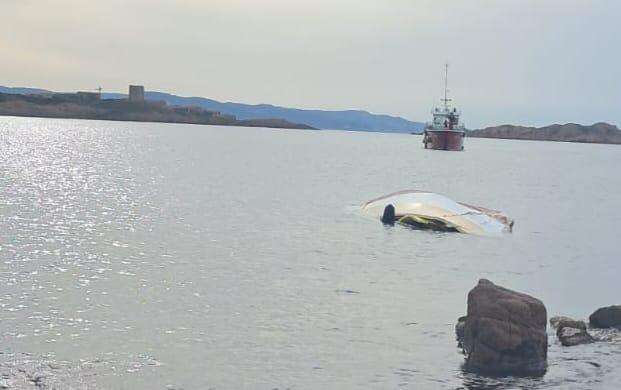 Incidente barca in Sardegna: mezzo si capovolge a Marinedda, due vittime. Morto il ristoratore Pietro Satta