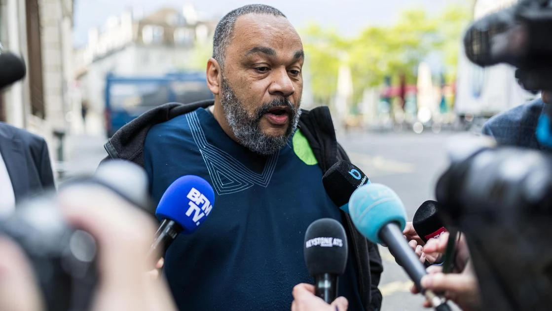 Europee, il comico e il cantante: la strana coppia di candidati che fa discutere in Francia