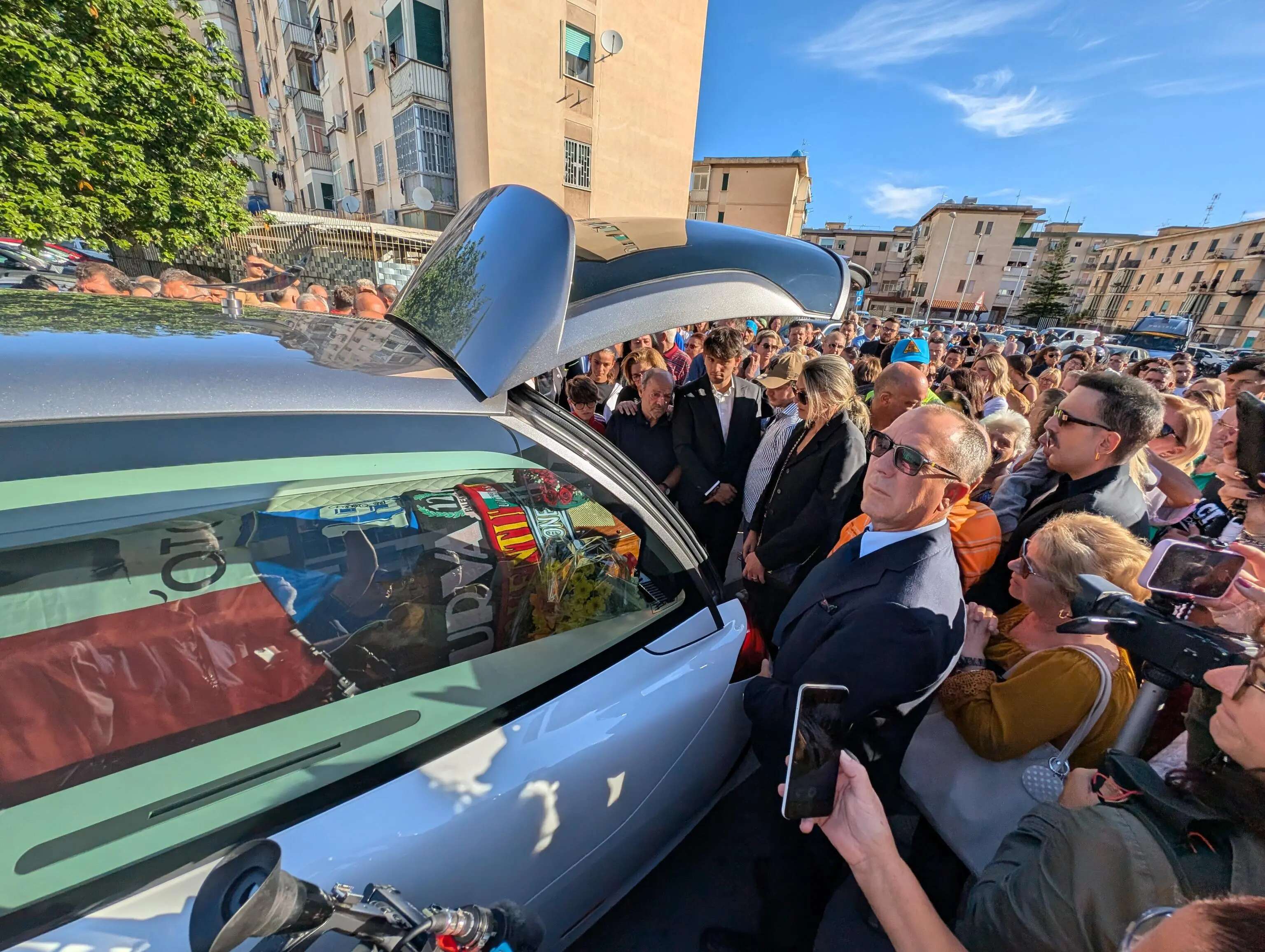 Funerali di Totò Schillaci, in migliaia in cattedrale a Palermo. La figlia Nicole: “Mi manca, ma non soffre più”