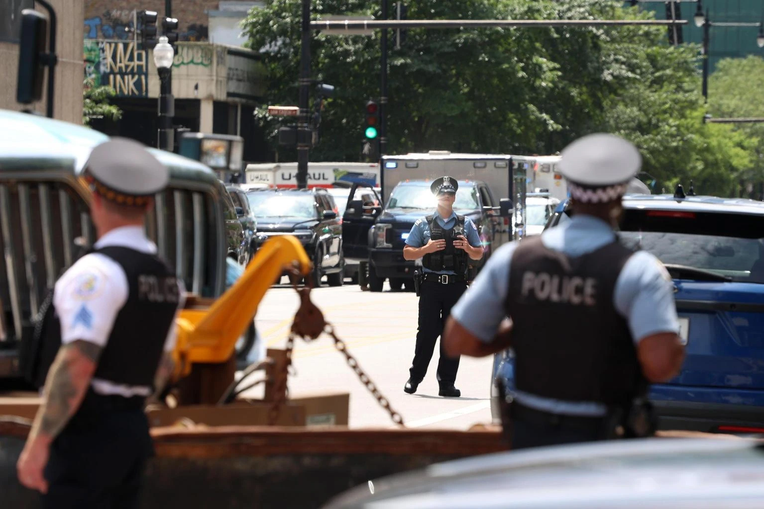 Chicago, spari da un’auto in corsa all’uscita della festa di una rapper: 4 morti e 14 feriti