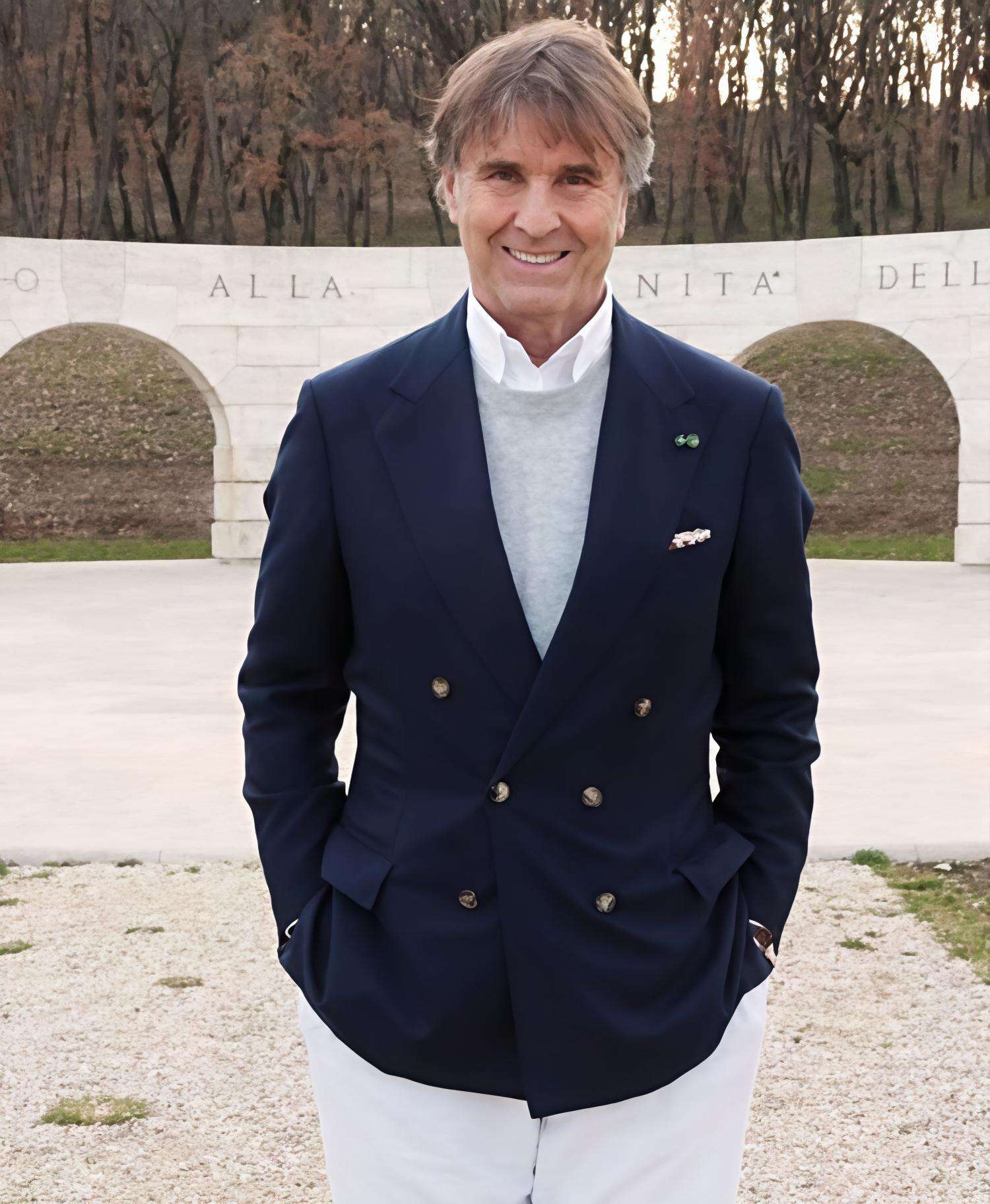 Etico, classico e contemporaneo. L’uomo di Brunello Cucinelli pronto per il ’momento nuovo’