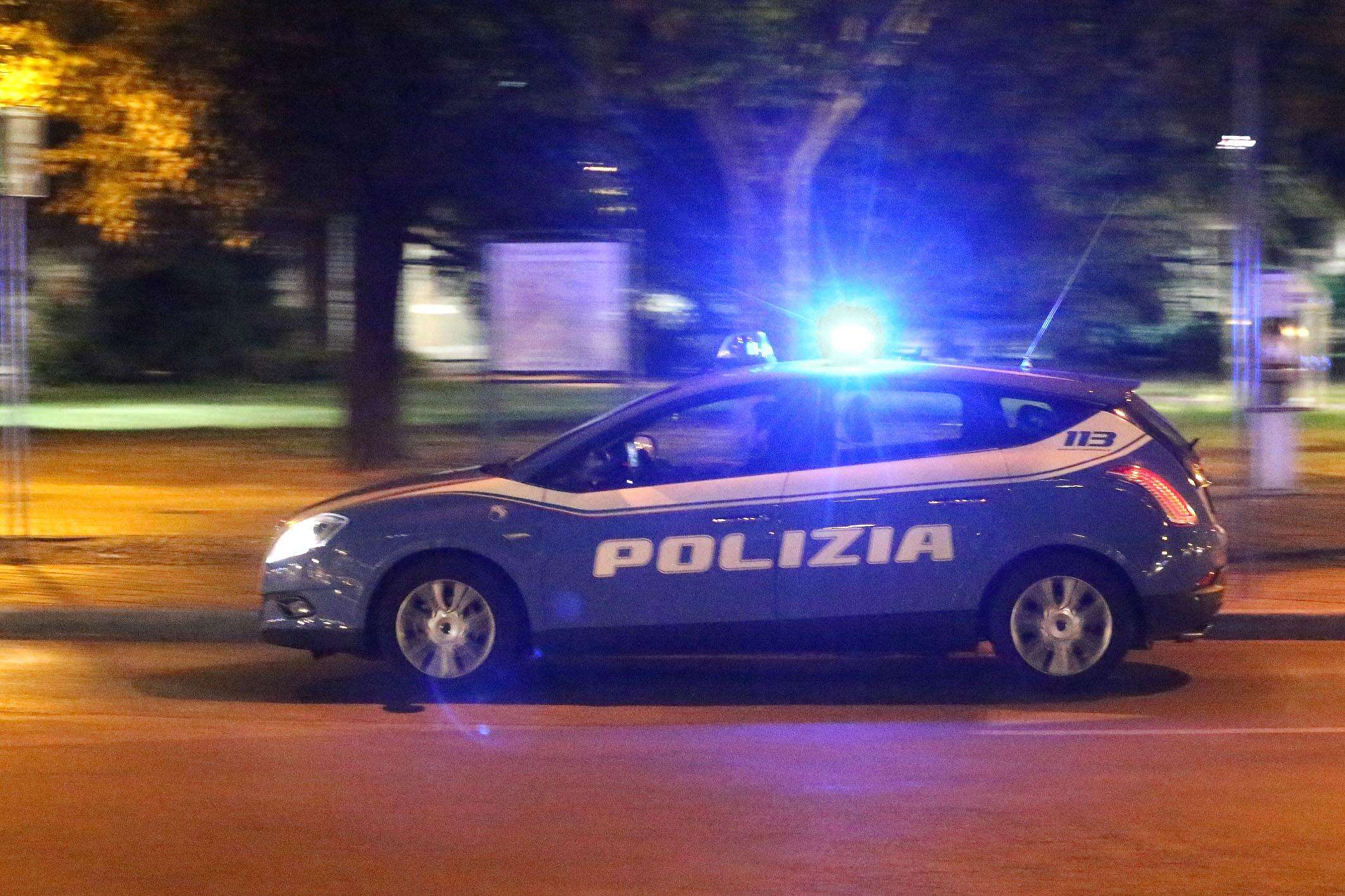 Patron di Mondo Convenienza rapinato in casa a Civitavecchia e rinchiuso in una stanza. Smurata la cassaforte, banda in fuga