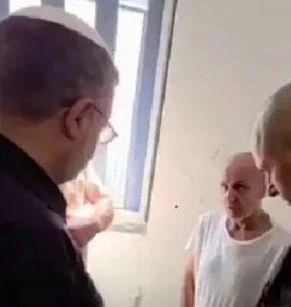 Hamas apre all’accordo sul rilascio degli ostaggi. Ma il ministro israeliano deride il leader di Fatah