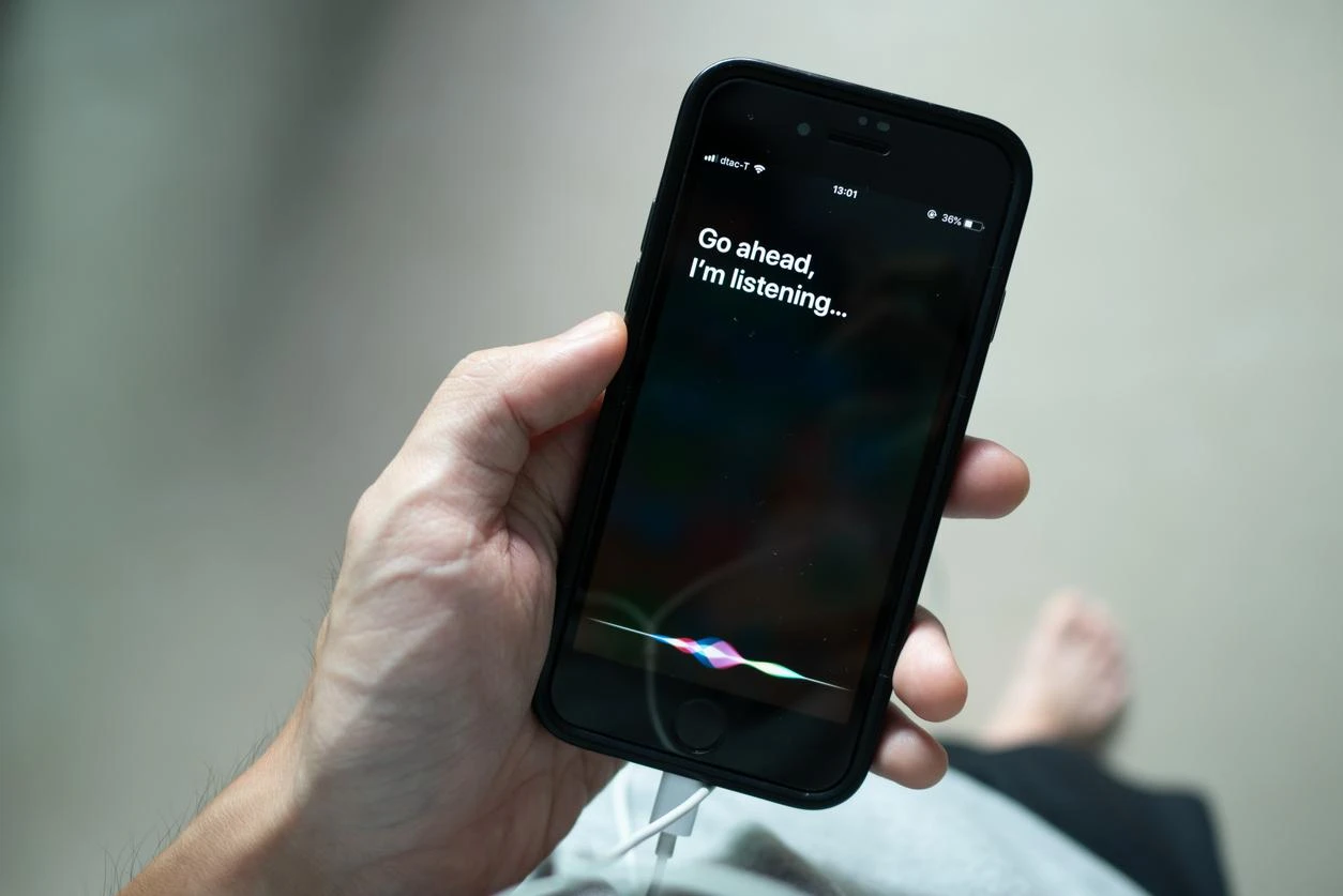 Apple rilascia la versione beta pubblica del nuovo Siri AI