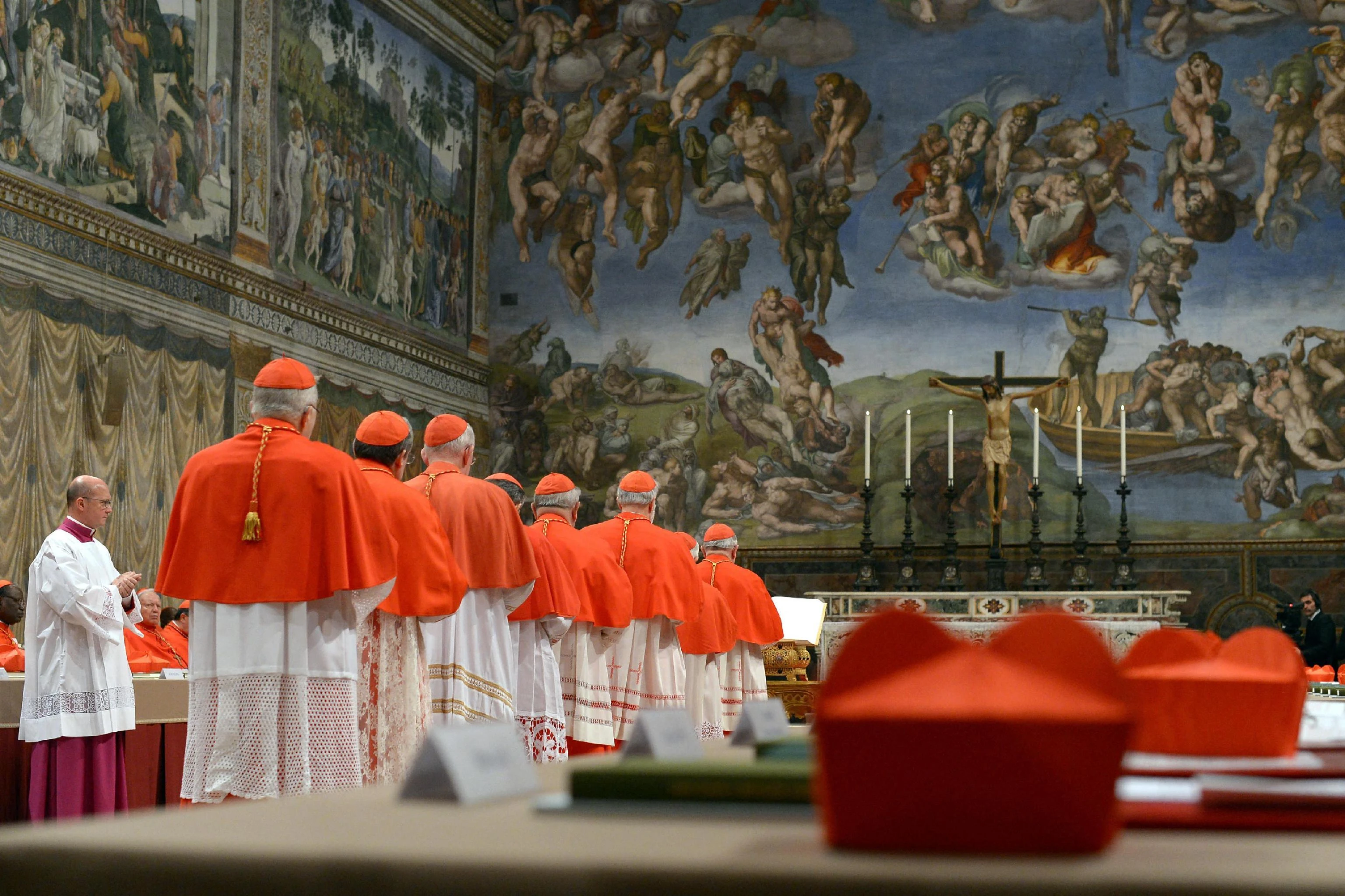 La geopolitica sul Conclave: le ingerenze di Stati Uniti e Francia. “Ma così il Collegio si compatta”