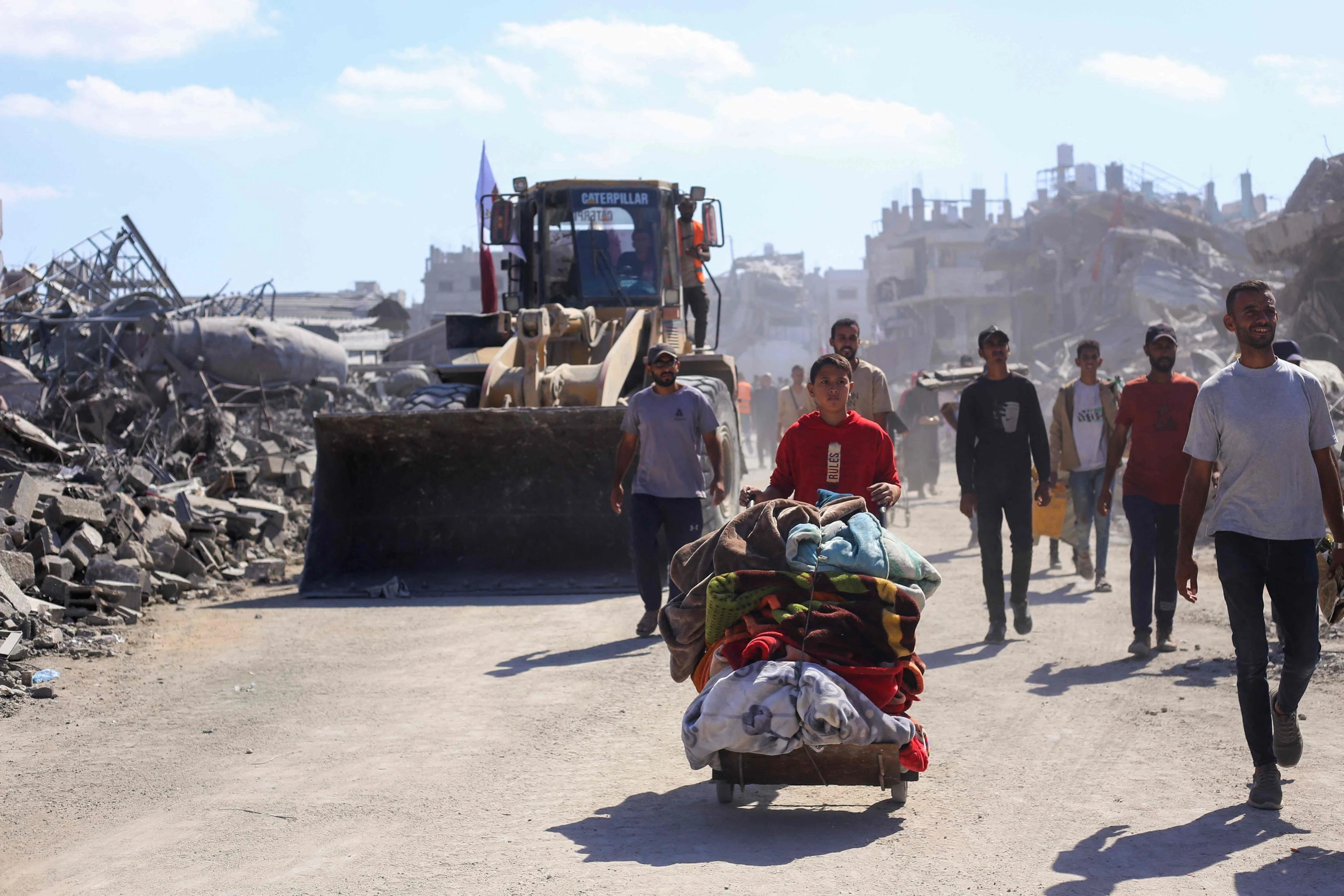 Gaza, braccio di ferro sulle salme degli ostaggi. Caos e morti nella Striscia. Ultimatum di Trump ad Hamas: “Deponga le armi”