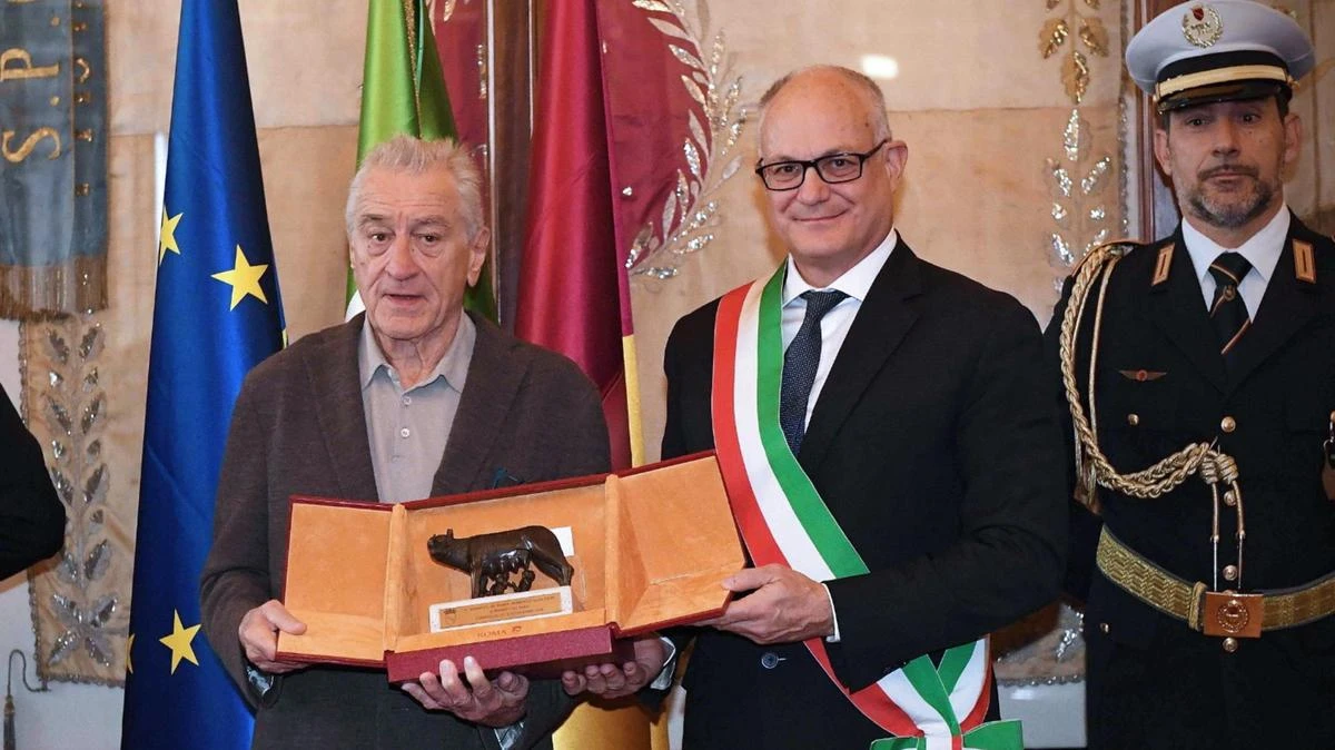 De Niro a Roma, commenti al vetriolo contro Trump: “Mamdani è la speranza. Riprendiamoci il nostro Paese”