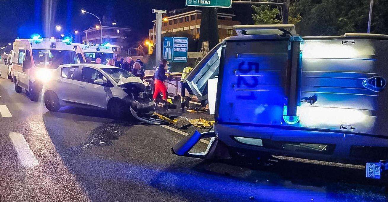 Auto travolge tre agenti della Municipale. Al volante un carabiniere ubriaco