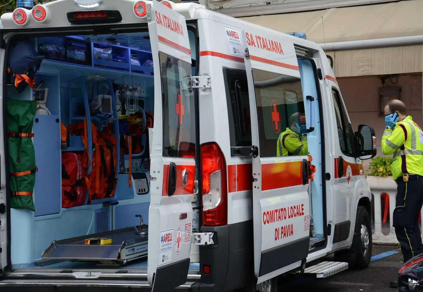 Tre morti in un casolare alla periferia di Perugia, l’ipotesi di un omicidio suicidio