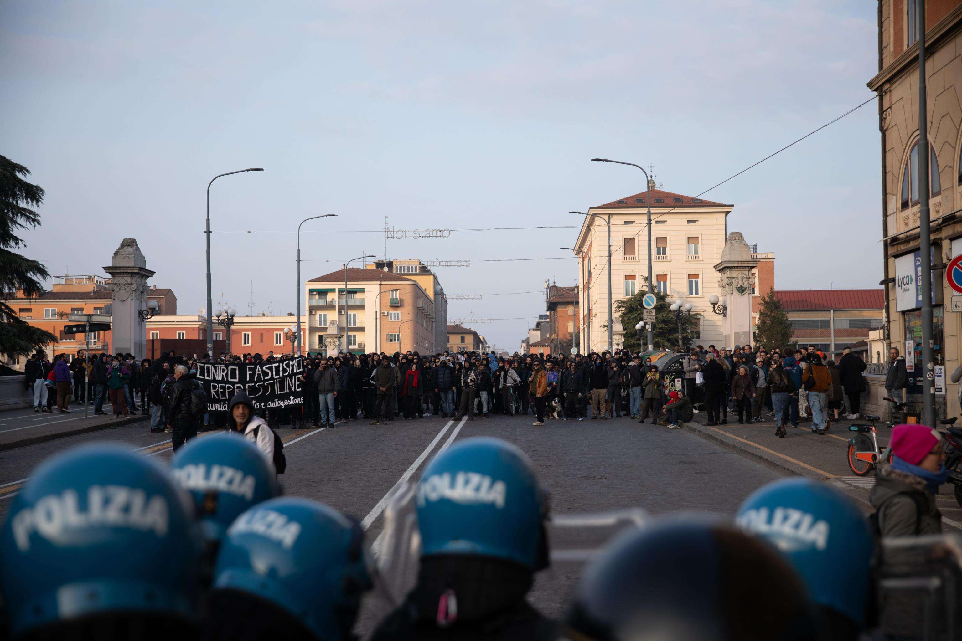 Scontri a Bologna, Gianfranco Pasquino: “Tutti hanno il diritto di poter manifestare”