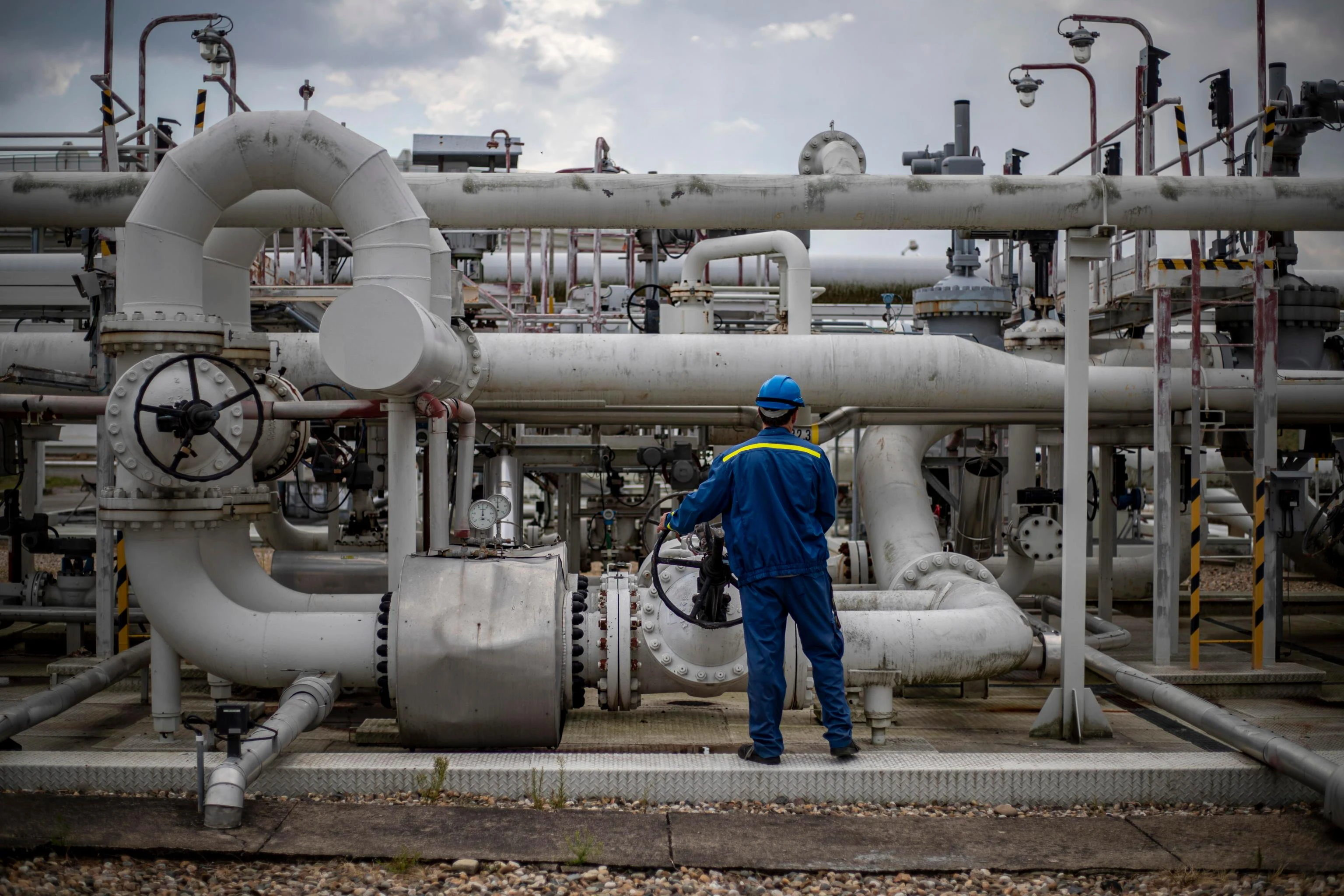 L’oleodotto Druzhba colpito da Kiev, stop petrolio a Ungheria e Slovacchia. Budapest: “Vogliono trascinarci in guerra”
