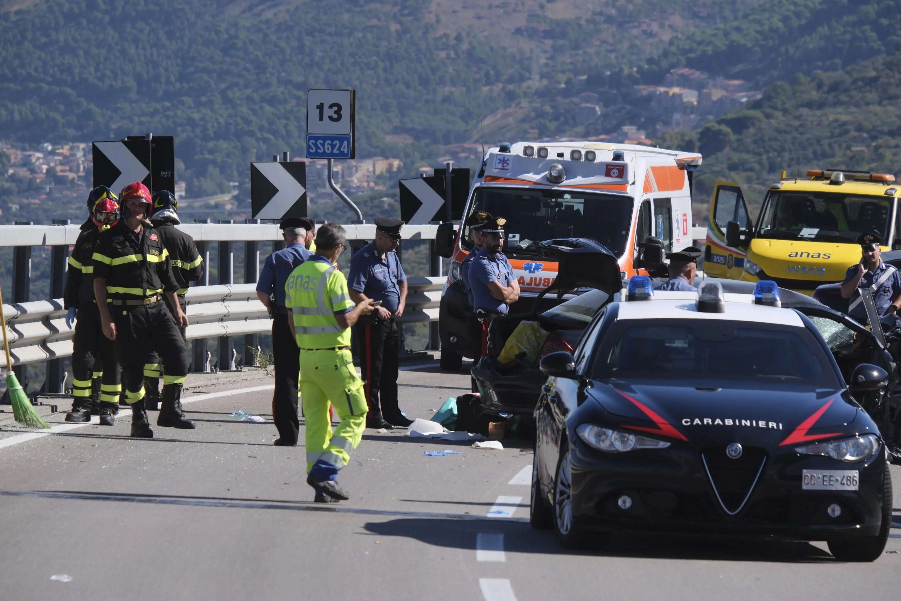 Palermo, papà e mamma muoiono nell’incidente: i tre bambini in prognosi riservata