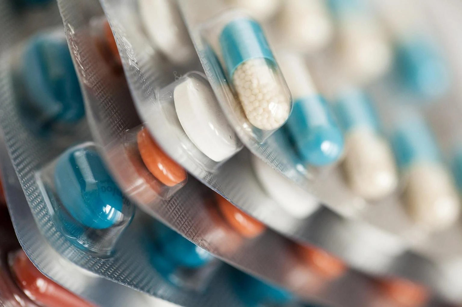 La minaccia di dazi Usa fino al 250% sui farmaci spinge le Big Pharma europee a trattare sui prezzi