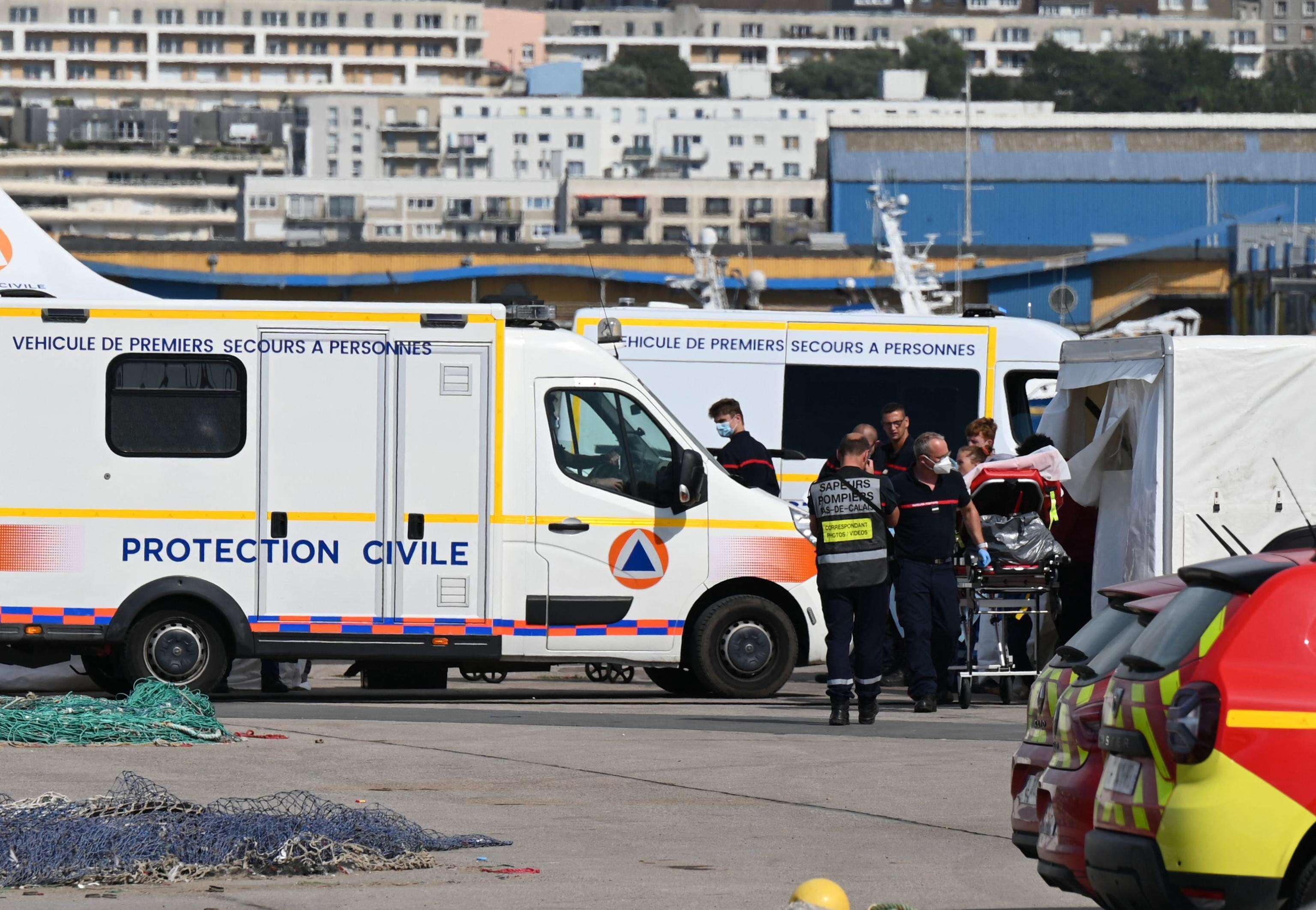 Francia, spara e uccide 5 persone al campo migranti di Dunkerque. Poi si costituisce