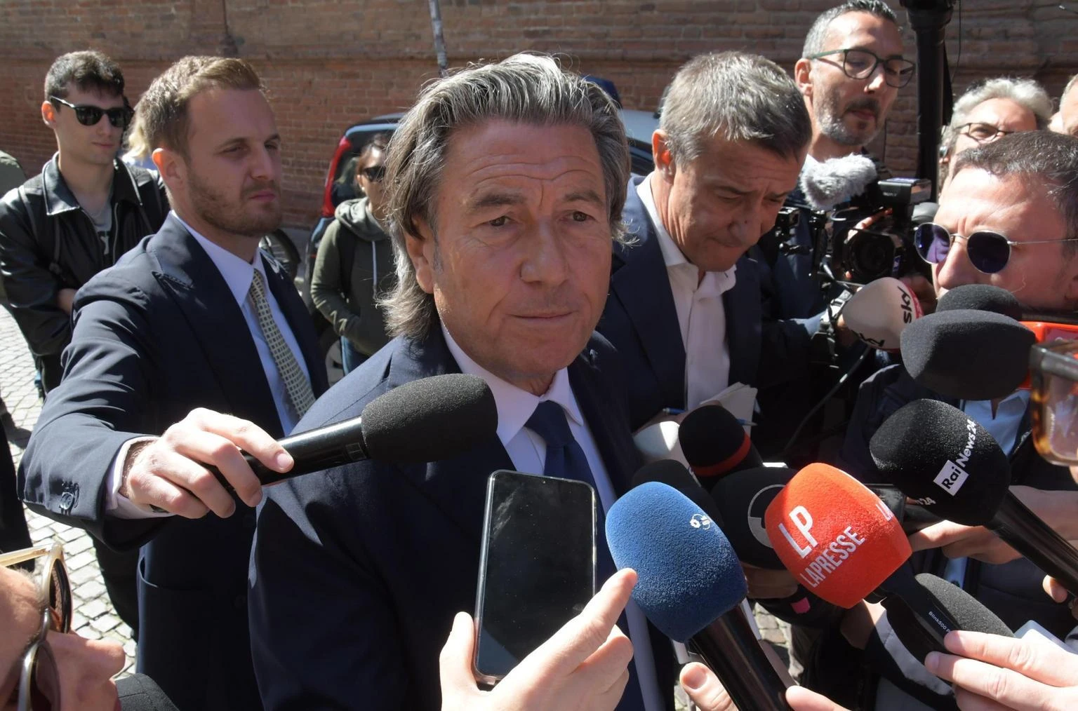 Omicidio di Chiara Poggi. Si riparte dai test del Dna. La chiave per riaprire il caso