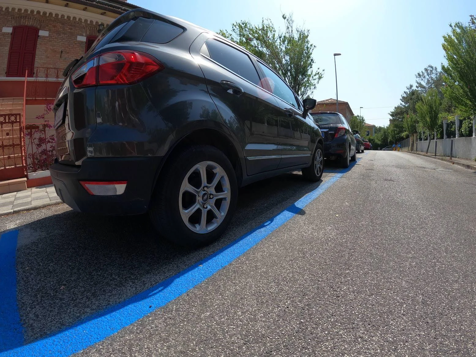 Divieto di sosta e strisce blu, lo sconto sulla multa a cosa si applica? I chiarimenti del Viminale