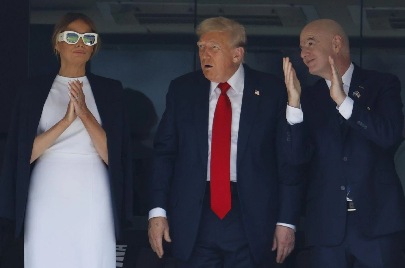 Trump malato? Alcune foto scatenano i media: dalla trombosi alla demenza. E Putin e Xi come stanno?