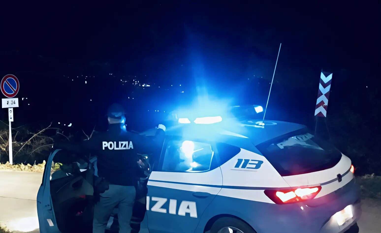 Catania, 40enne arrestato per violenza sessuale sulla figlia 14enne della compagna, costretta ad assistere allo stupro