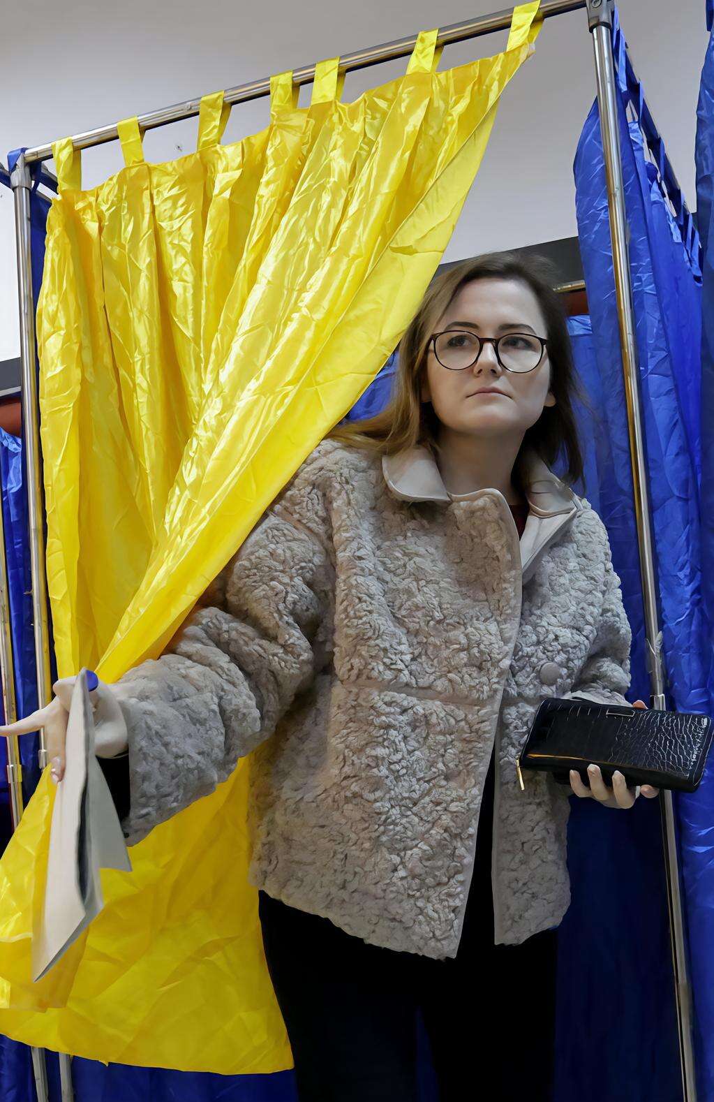 Il voto in Romania. Resistono i Socialisti. Sale l’estrema destra