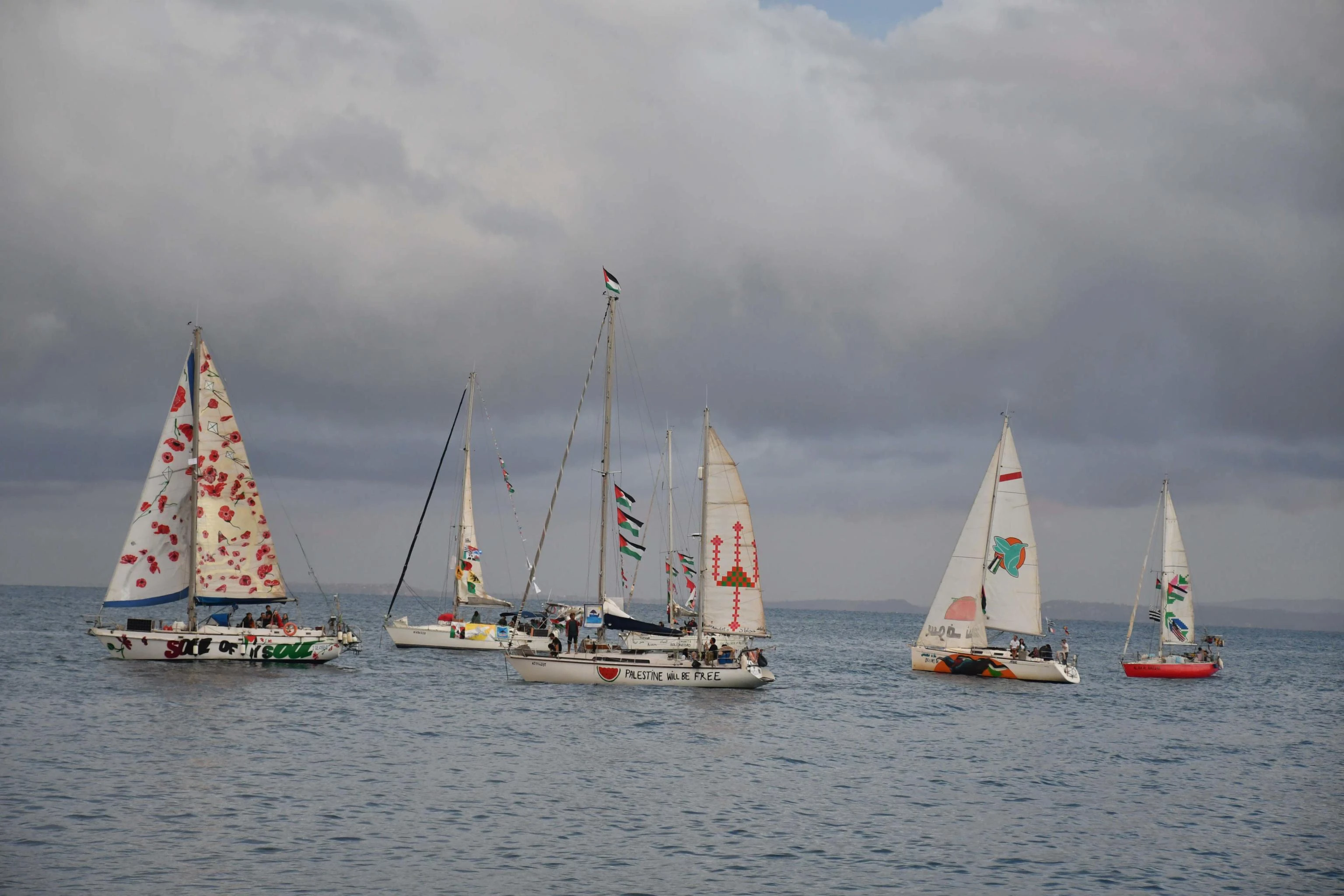 Flotilla vicina a Gaza, Israele pronto al blitz. Appello del Papa: “Nessuna violenza”. Meloni agli attivisti: fermatevi. Ma le barche tirano dritto