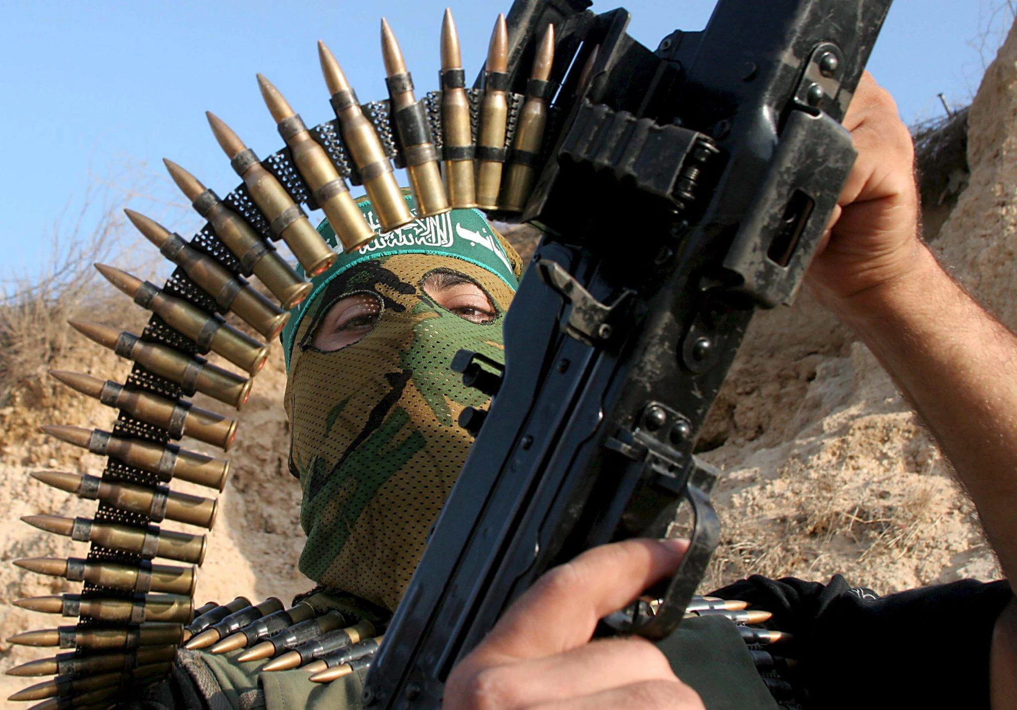 Israele, Hamas pronto a lasciare Gaza, ma non rinuncia all’arsenale militare