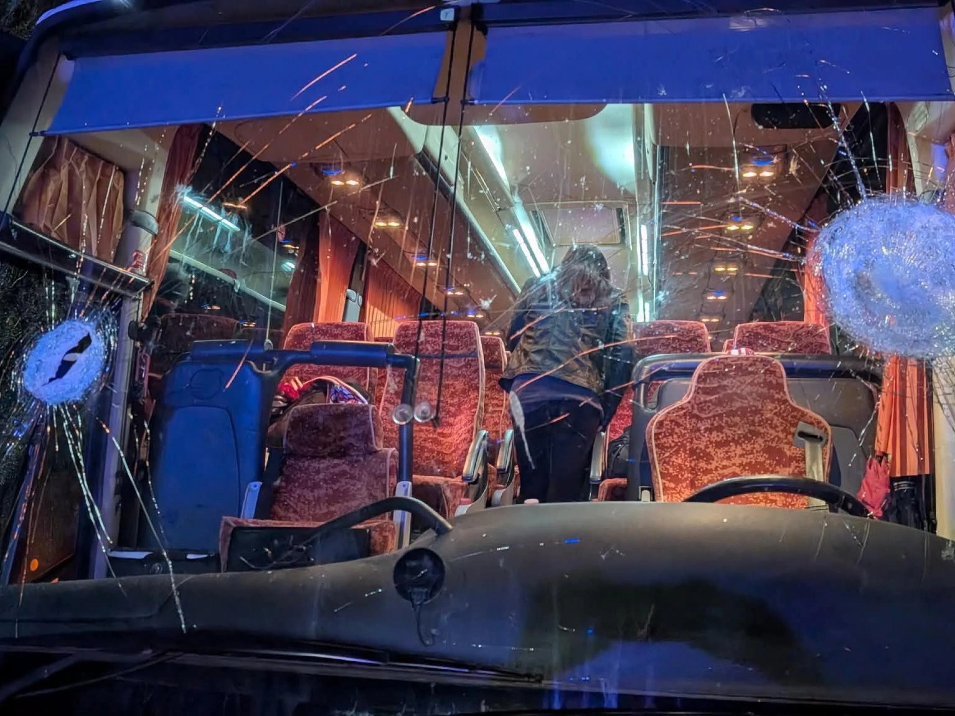 Agguato mortale al bus, ci sono altri indagati. Caduto il velo del silenzio: le accuse, il Dna, i fermi