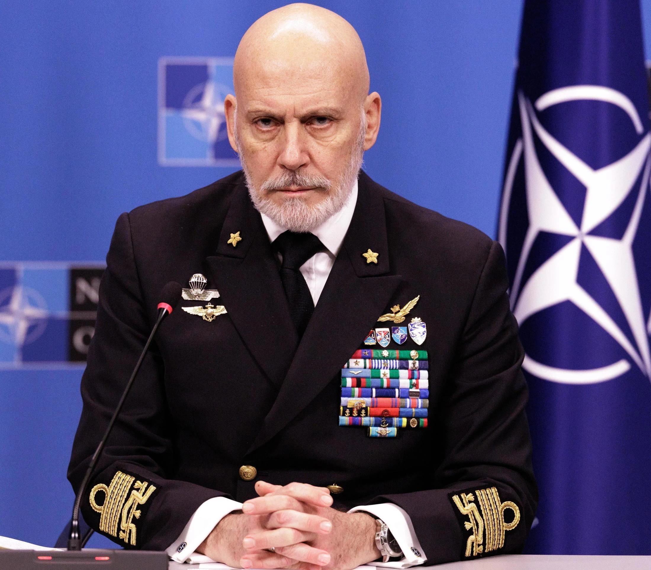 Dai caccia ai sottomarini. Washington taglia le risorse per la Nato, Europa sotto pressione