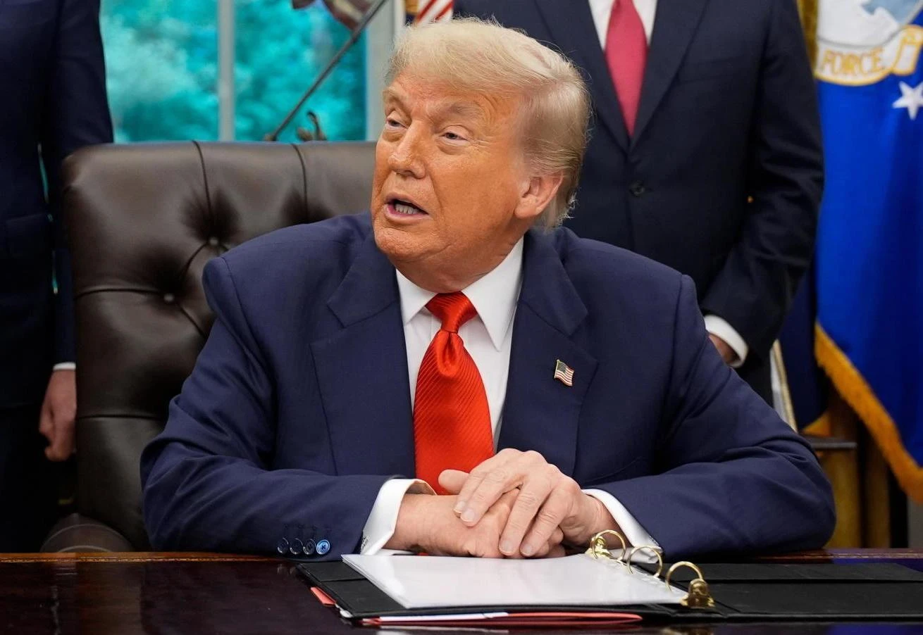 Bastone e carota Trump: 
