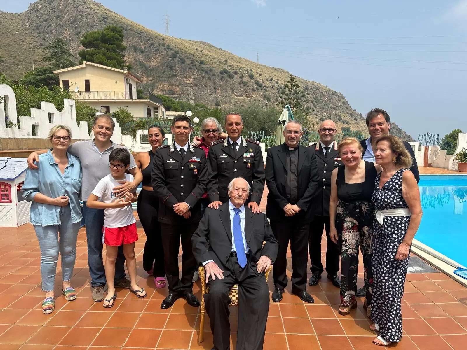 Il carabiniere Pietro Di Russo e la festa per i 103 anni a Bagheria (Palermo). “Lo sbarco in Sicilia e quel superiore che mi salvò la vita”