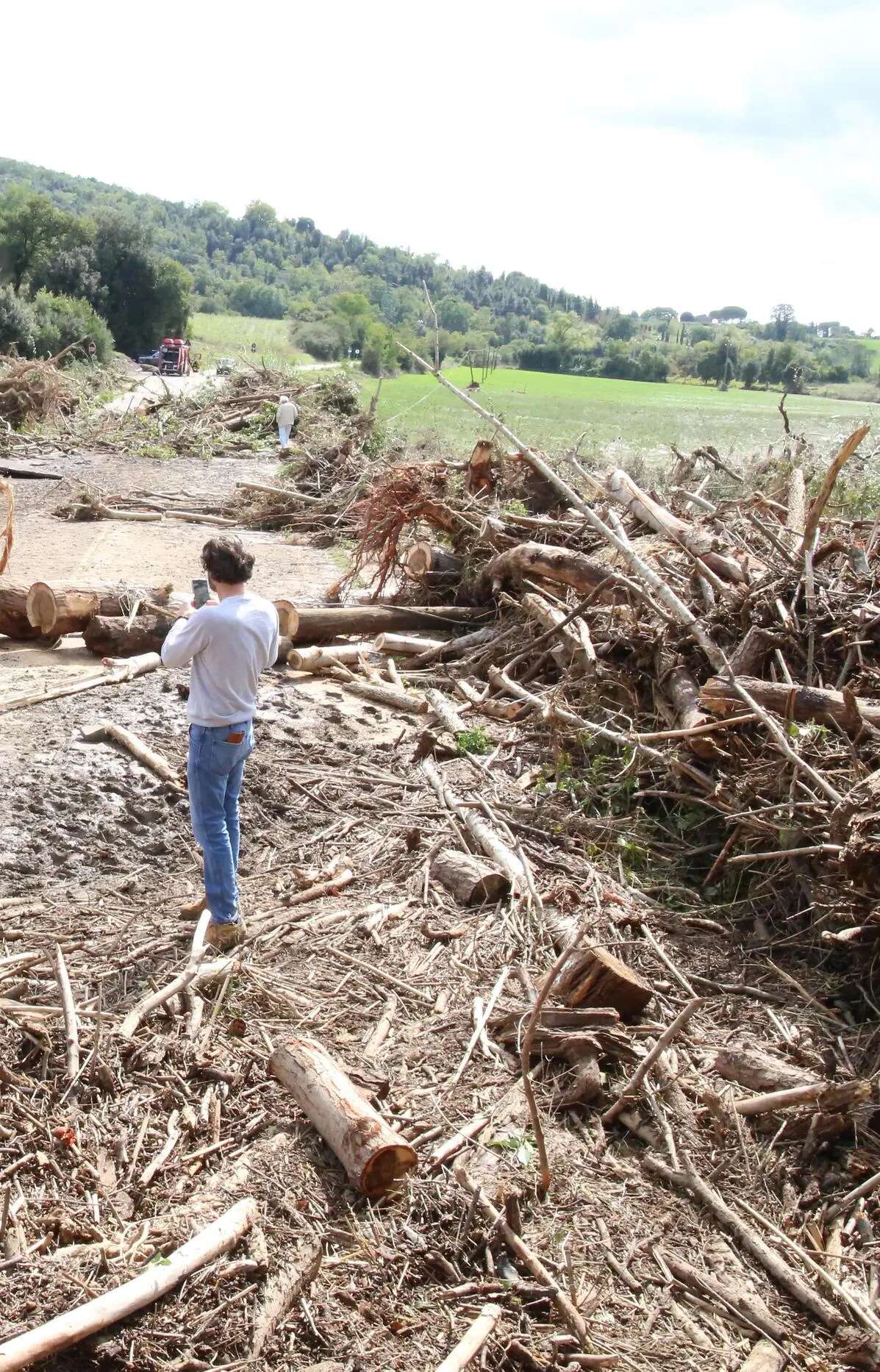 Alluvione in Toscana. Dispersi nonna e nipote. In 6 ore pioggia record: caduti 226 millimetri