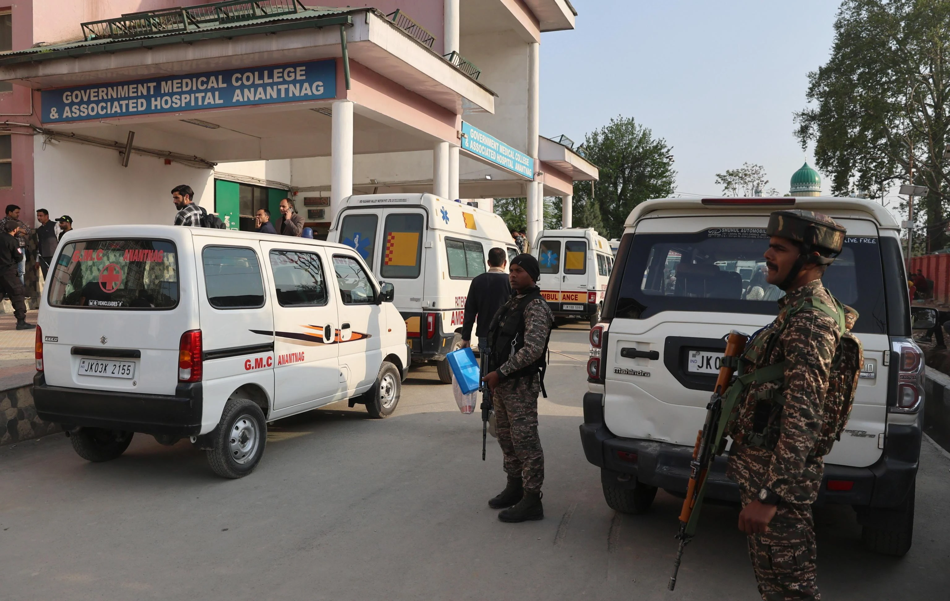 India choc, in Kashmir i terroristi chiedono ai turisti la loro religione, poi sparano agli hindu: 28 morti