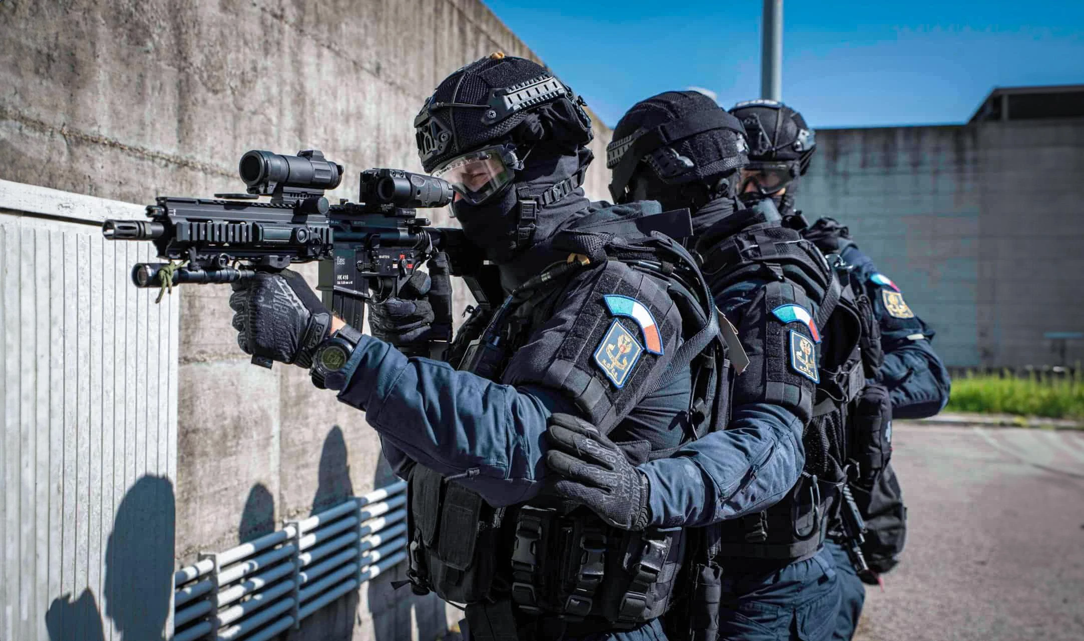 Terrorismo a Lecco, arrestato studente di 20 anni: dal manuale per fare attentati esplosivi ai contatti con lo Stato Islamico