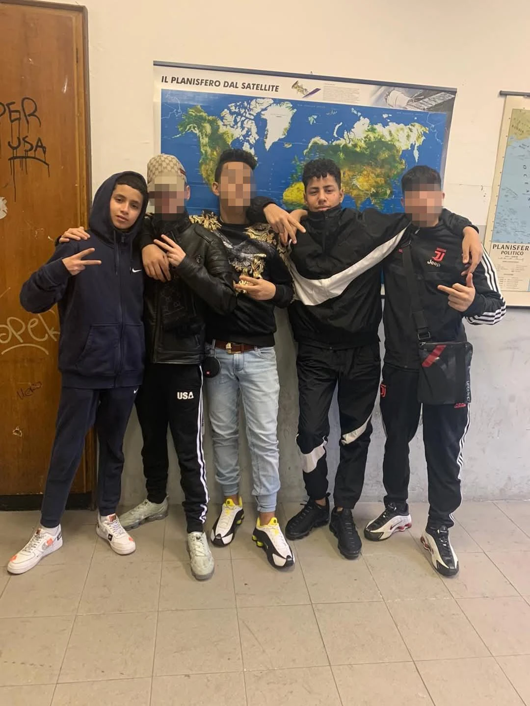 Muore come l’amico Ramy. Si schianta per fuggire dalla polizia