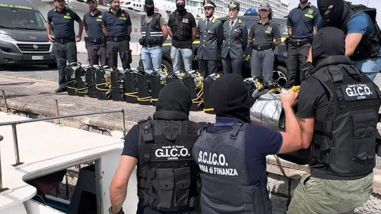 Blitz sul peschereccio: maxi sequestro di oltre 5 quintali di cocaina. Valeva 100 milioni