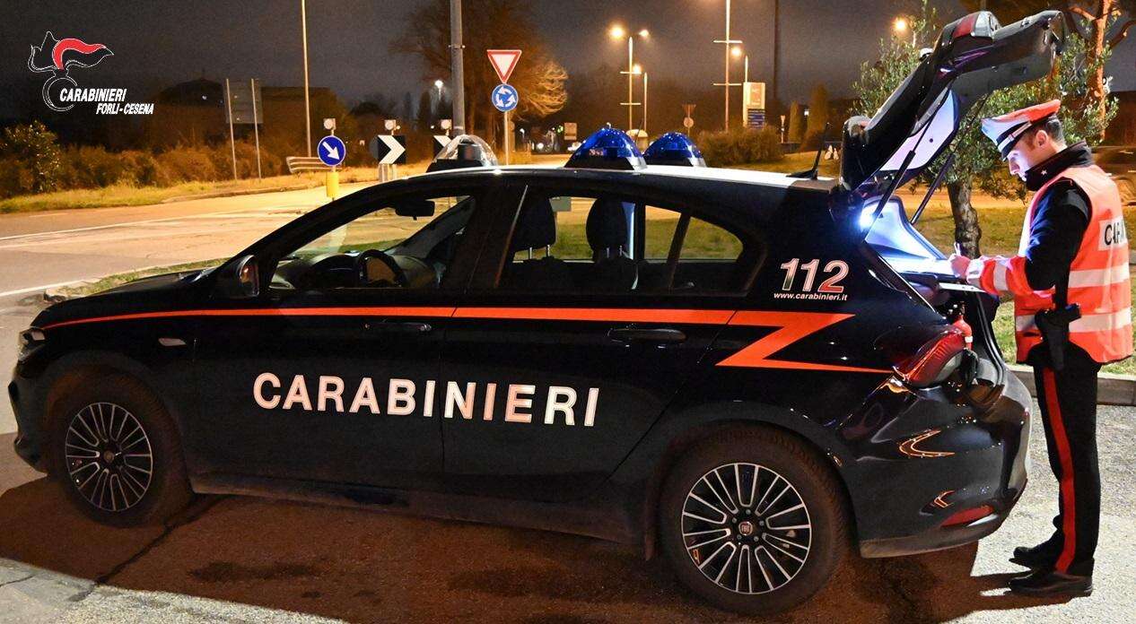 Truffa sui certificati dei defunti: 76 arresti, anche 5 medici dell’Asl di Napoli. “Esami del Dna fatti dalle pompe funebri”